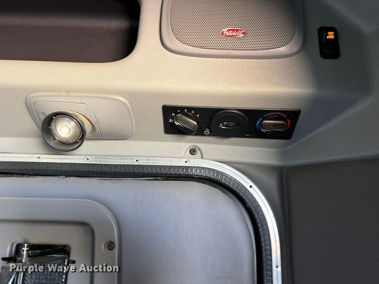 image for item JX9309 2008 Peterbilt 365  crane truck