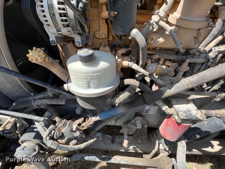 image for item JX9309 2008 Peterbilt 365  crane truck