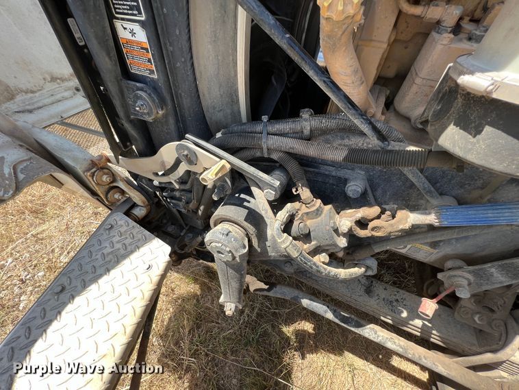 image for item JX9309 2008 Peterbilt 365  crane truck