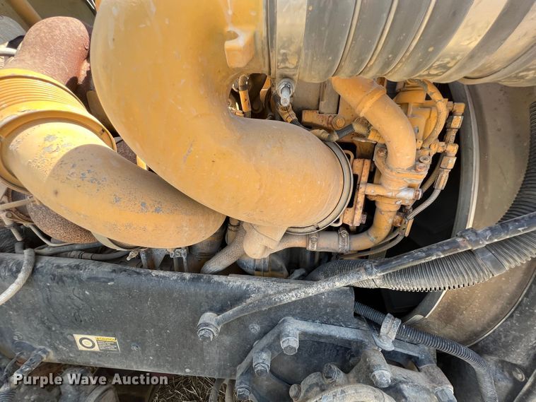 image for item JX9309 2008 Peterbilt 365  crane truck