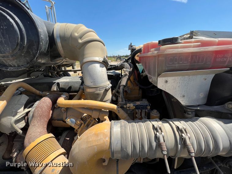 image for item JX9309 2008 Peterbilt 365  crane truck