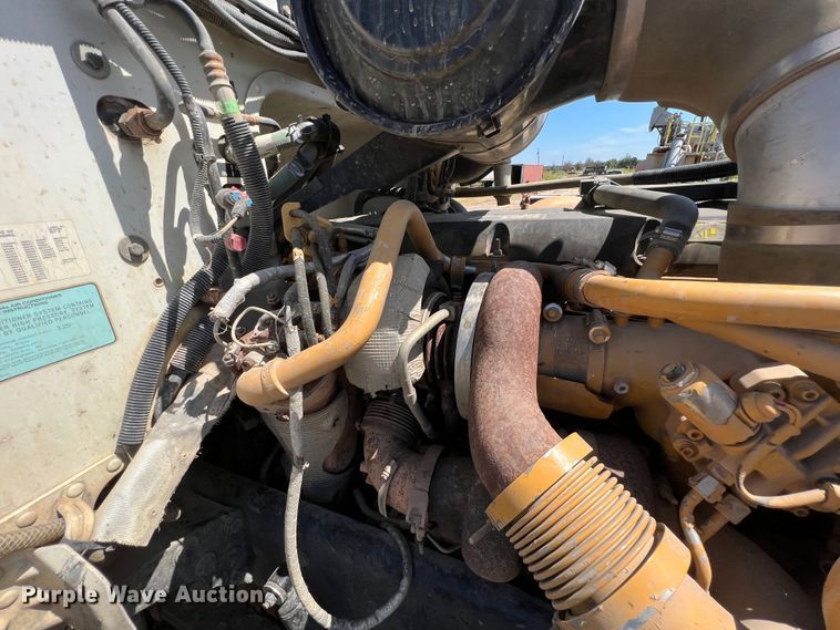 image for item JX9309 2008 Peterbilt 365  crane truck