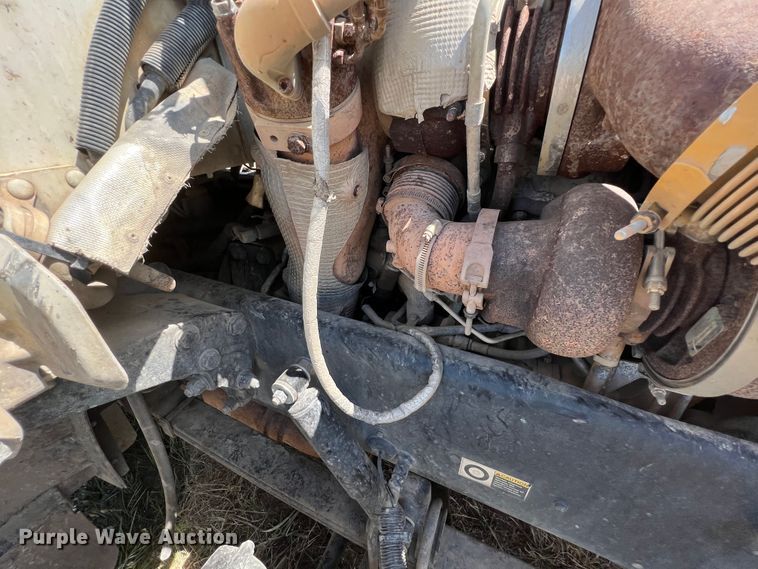 image for item JX9309 2008 Peterbilt 365  crane truck