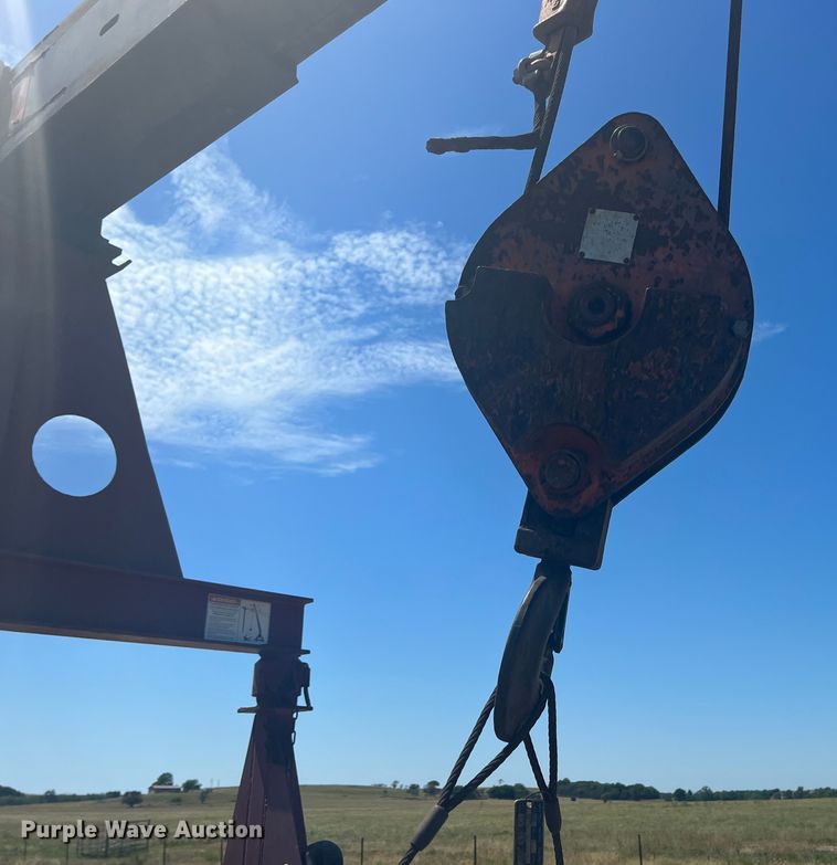 image for item JX9309 2008 Peterbilt 365  crane truck