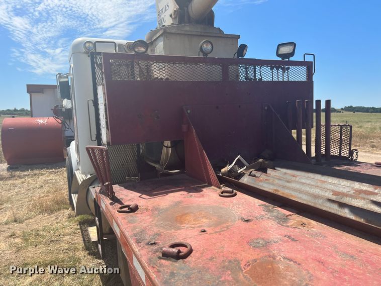 image for item JX9309 2008 Peterbilt 365  crane truck