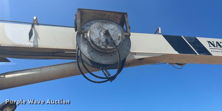 image for item JX9309 2008 Peterbilt 365  crane truck