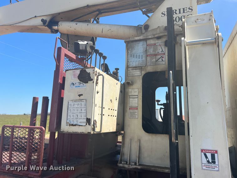 image for item JX9309 2008 Peterbilt 365  crane truck