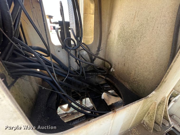 image for item JX9309 2008 Peterbilt 365  crane truck