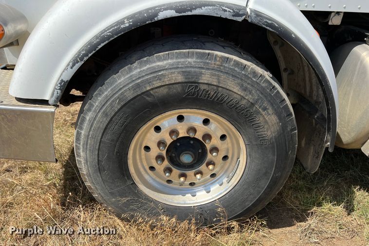 image for item JX9309 2008 Peterbilt 365  crane truck