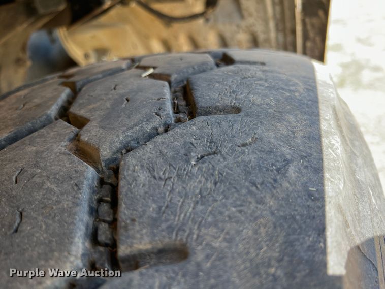 image for item JX9309 2008 Peterbilt 365  crane truck