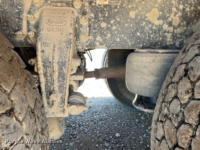 image for item JX9309 2008 Peterbilt 365  crane truck