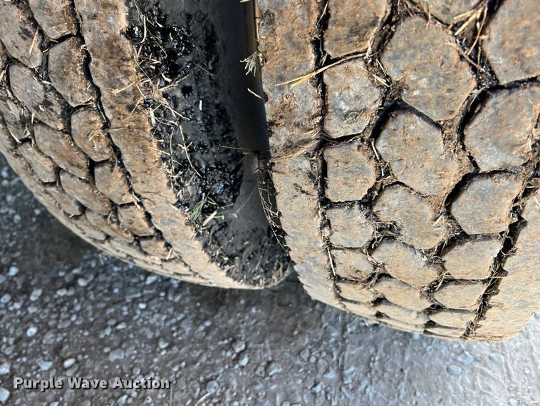 image for item JX9309 2008 Peterbilt 365  crane truck