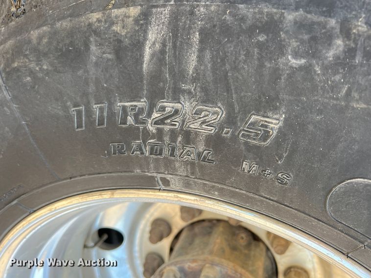 image for item JX9309 2008 Peterbilt 365  crane truck