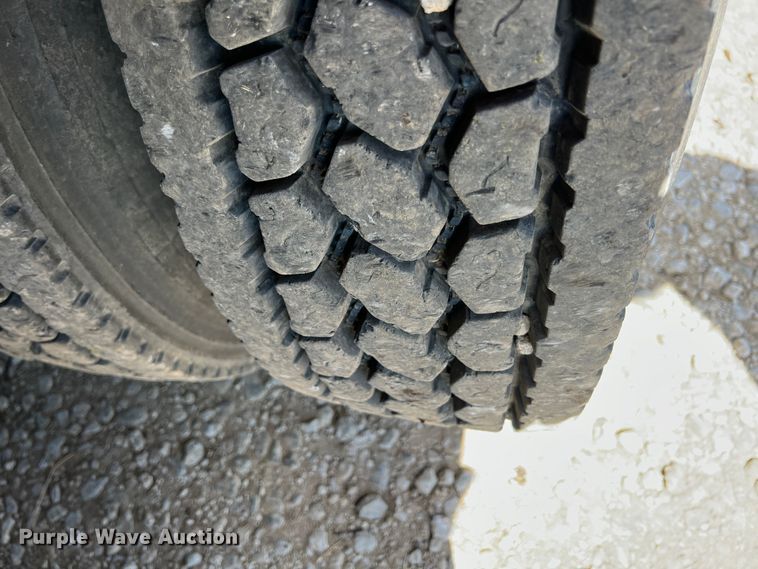 image for item JX9309 2008 Peterbilt 365  crane truck