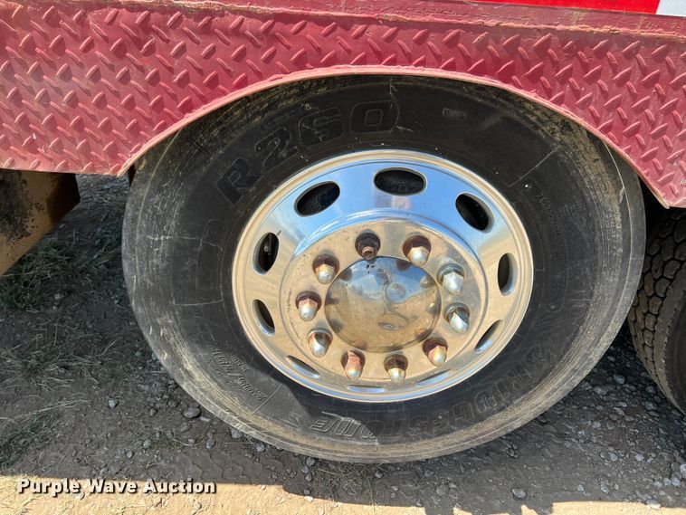 image for item JX9309 2008 Peterbilt 365  crane truck