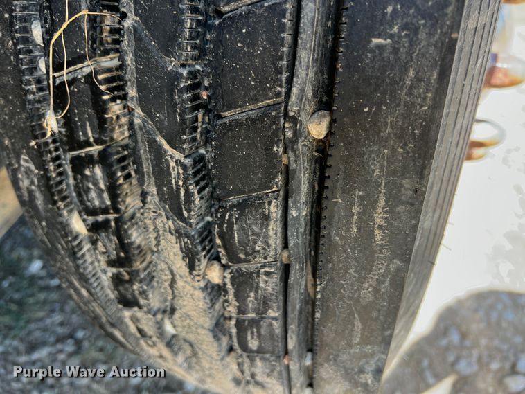 image for item JX9309 2008 Peterbilt 365  crane truck