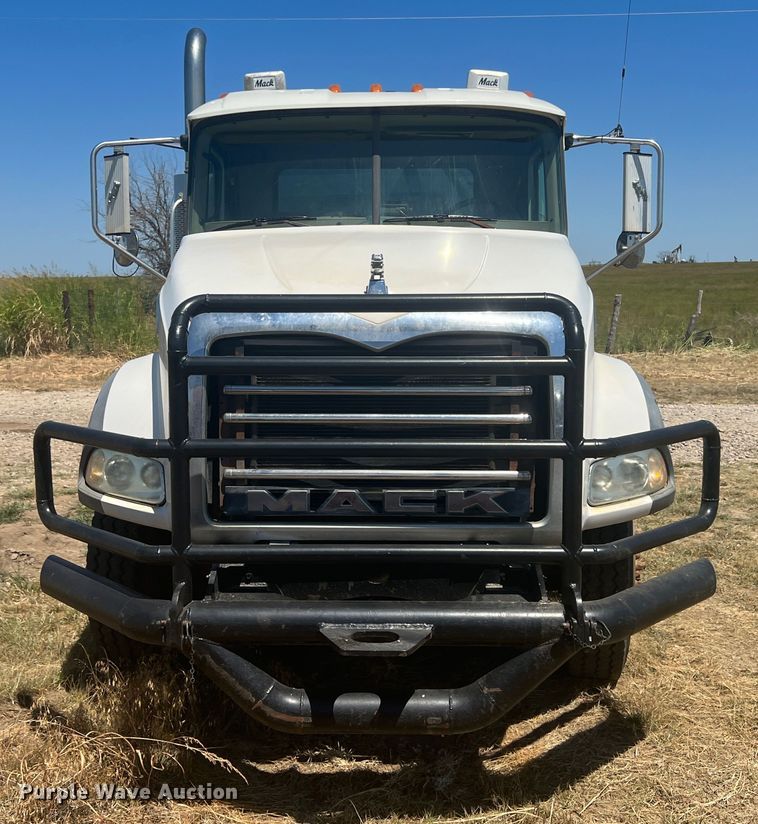 image for item JX9310 2006 Mack CT713 Granite  water truck