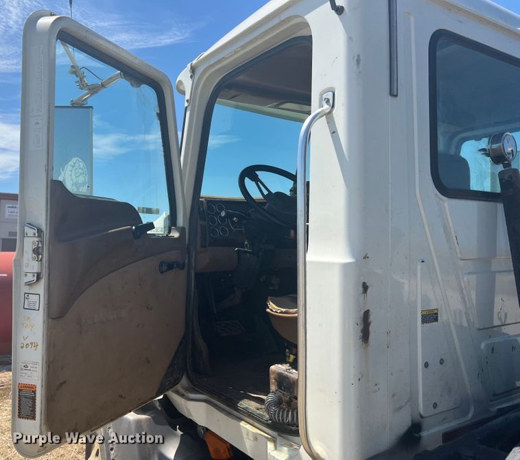 image for item JX9310 2006 Mack CT713 Granite  water truck