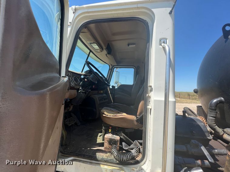 image for item JX9310 2006 Mack CT713 Granite  water truck