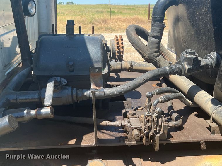 image for item JX9310 2006 Mack CT713 Granite  water truck