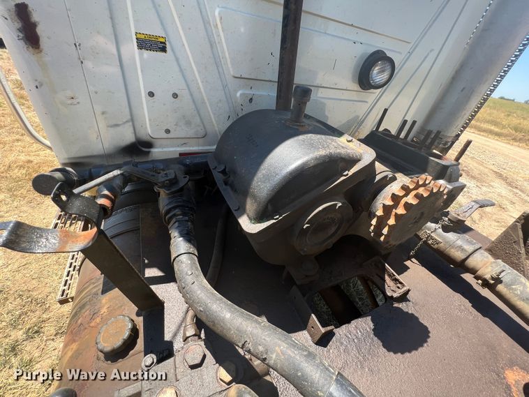 image for item JX9310 2006 Mack CT713 Granite  water truck