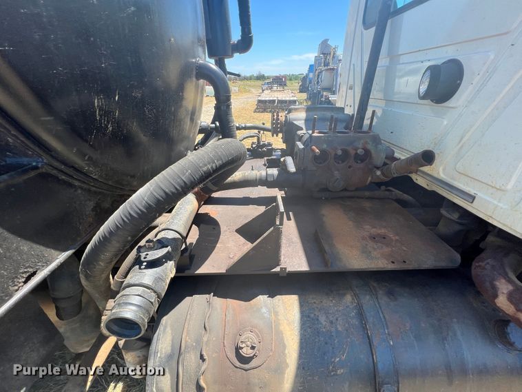 image for item JX9310 2006 Mack CT713 Granite  water truck