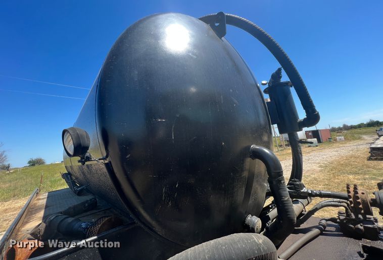 image for item JX9310 2006 Mack CT713 Granite  water truck