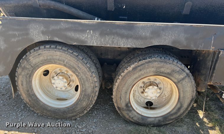 image for item JX9310 2006 Mack CT713 Granite  water truck