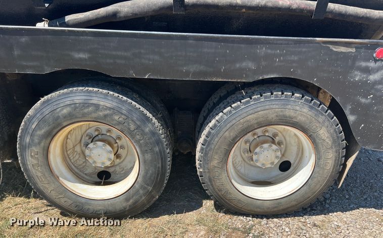 image for item JX9310 2006 Mack CT713 Granite  water truck