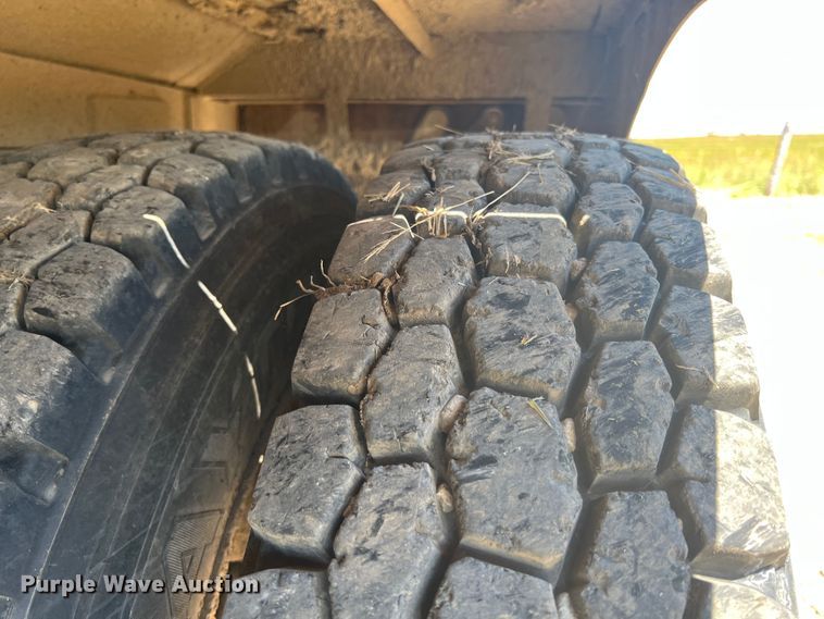 image for item JX9310 2006 Mack CT713 Granite  water truck