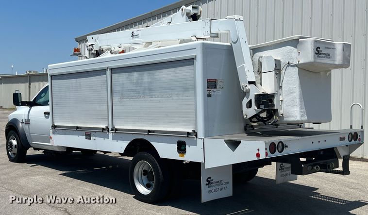 image for item JX9324 2016 Dodge Ram 5500  bucket truck