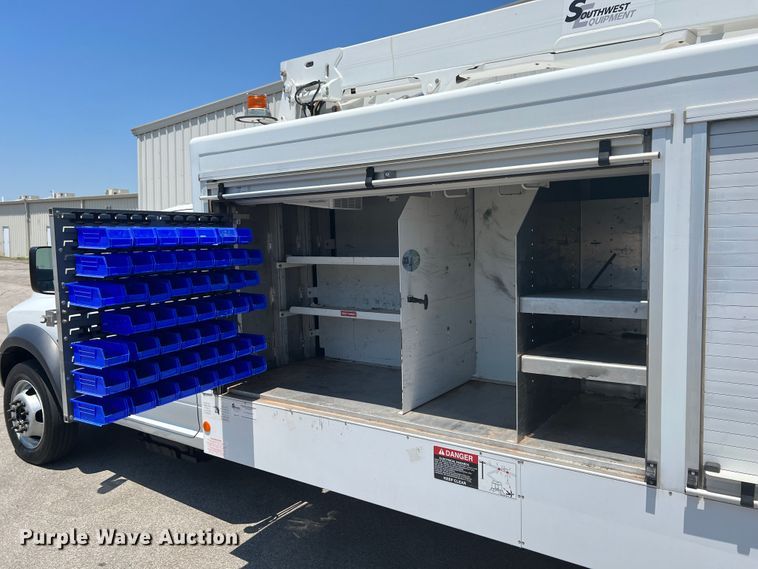 image for item JX9324 2016 Dodge Ram 5500  bucket truck