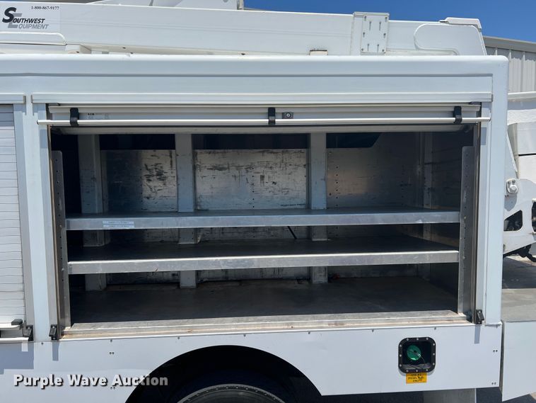 image for item JX9324 2016 Dodge Ram 5500  bucket truck