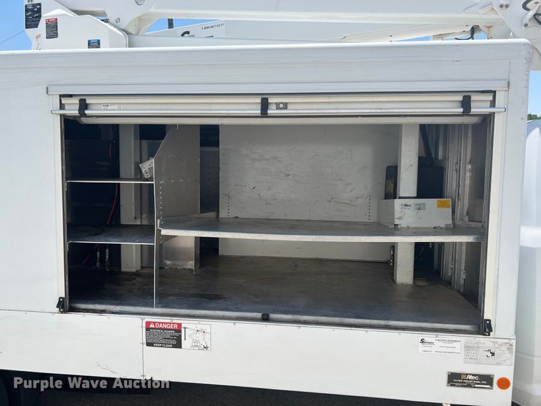 image for item JX9324 2016 Dodge Ram 5500  bucket truck