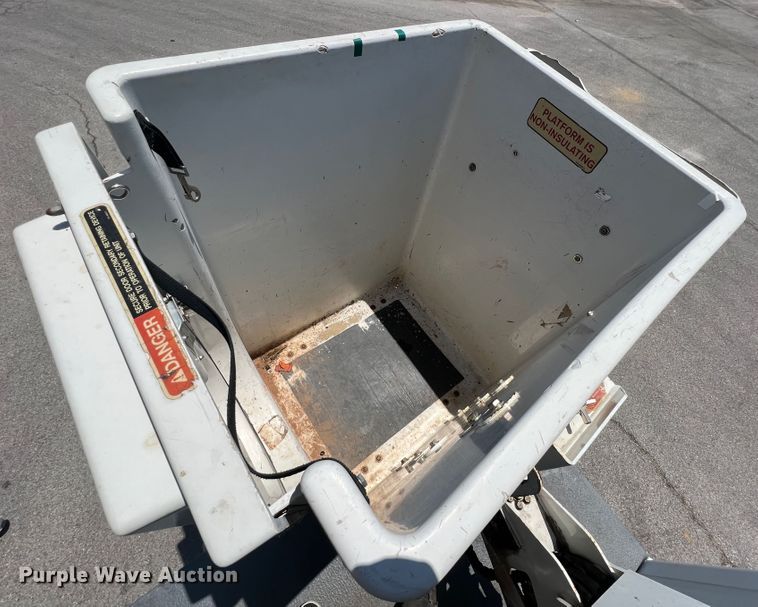 image for item JX9324 2016 Dodge Ram 5500  bucket truck