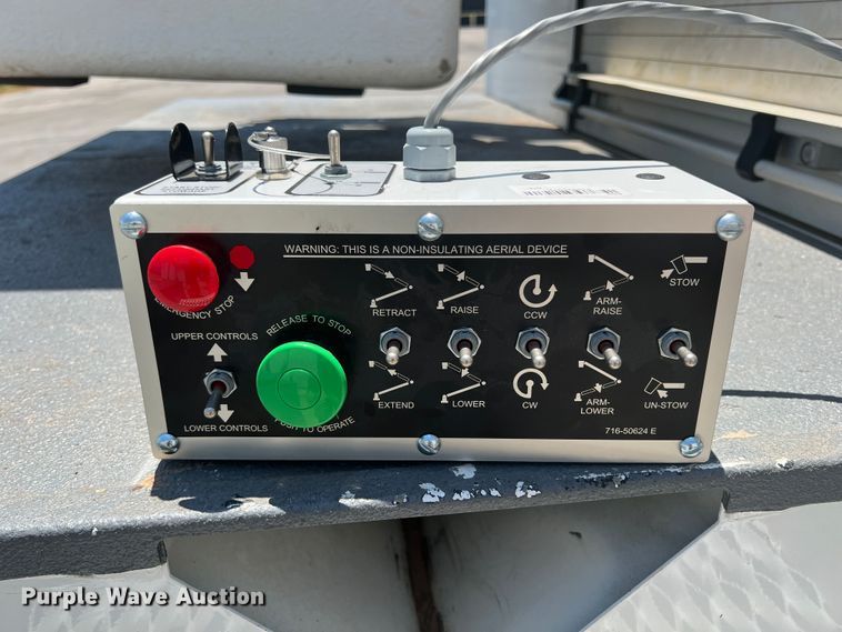 image for item JX9324 2016 Dodge Ram 5500  bucket truck