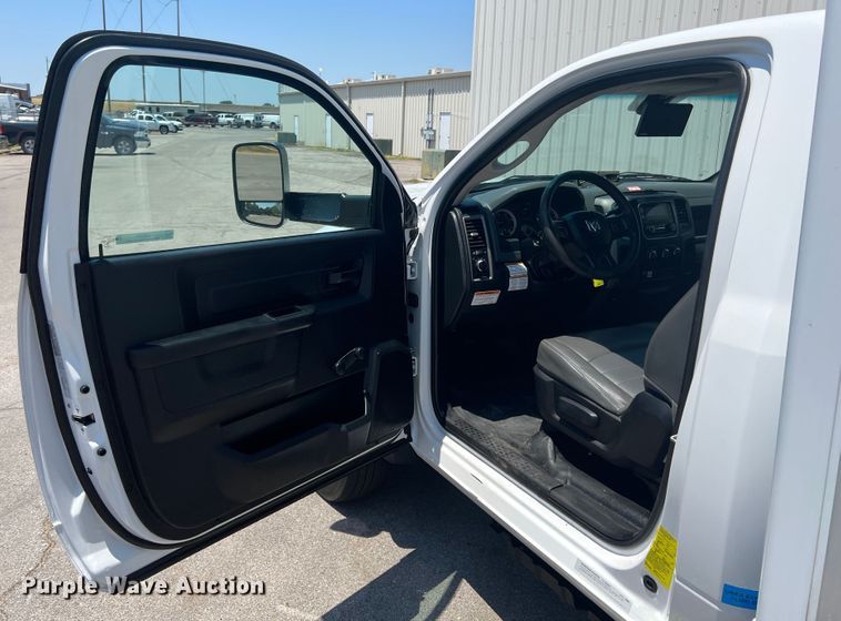 image for item JX9324 2016 Dodge Ram 5500  bucket truck