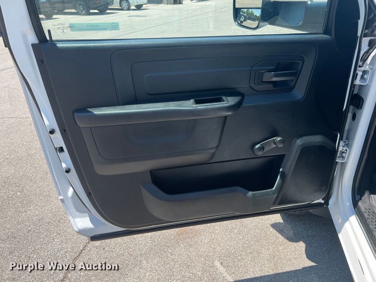 image for item JX9324 2016 Dodge Ram 5500  bucket truck