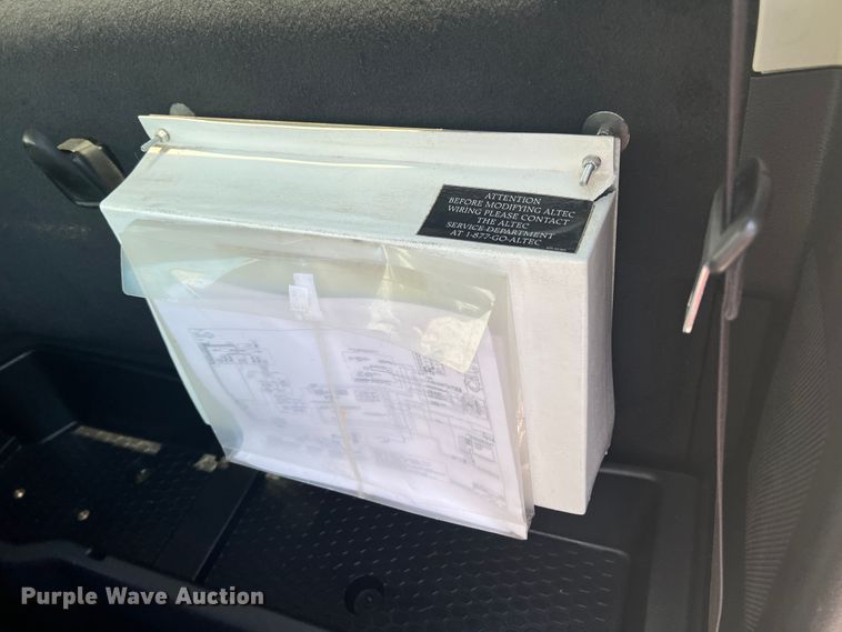 image for item JX9324 2016 Dodge Ram 5500  bucket truck