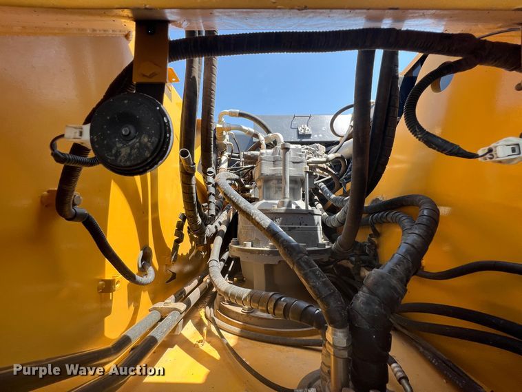 image for item JX9355 2011 John Deere 350G  excavator