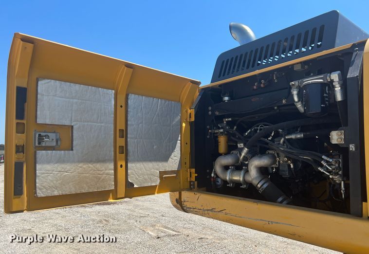 image for item JX9355 2011 John Deere 350G  excavator