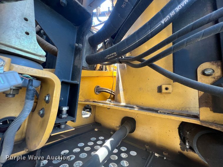 image for item JX9355 2011 John Deere 350G  excavator