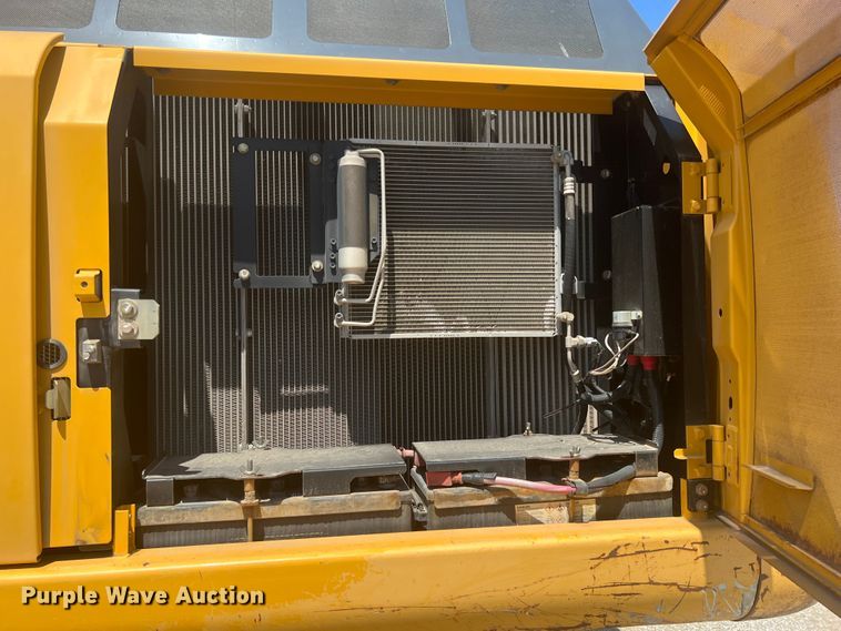 image for item JX9355 2011 John Deere 350G  excavator