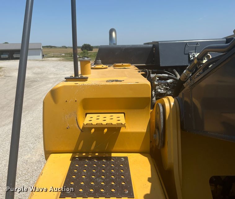 image for item JX9355 2011 John Deere 350G  excavator