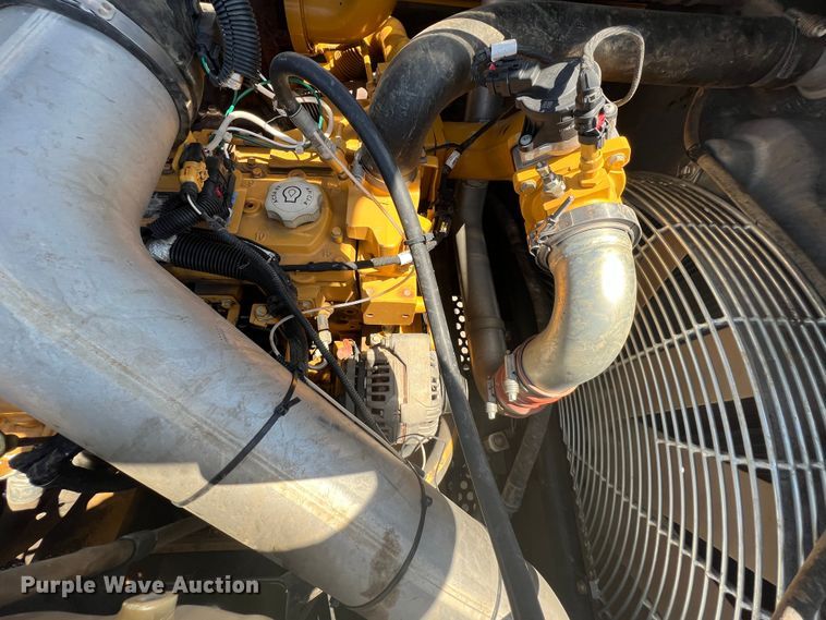 image for item JX9355 2011 John Deere 350G  excavator