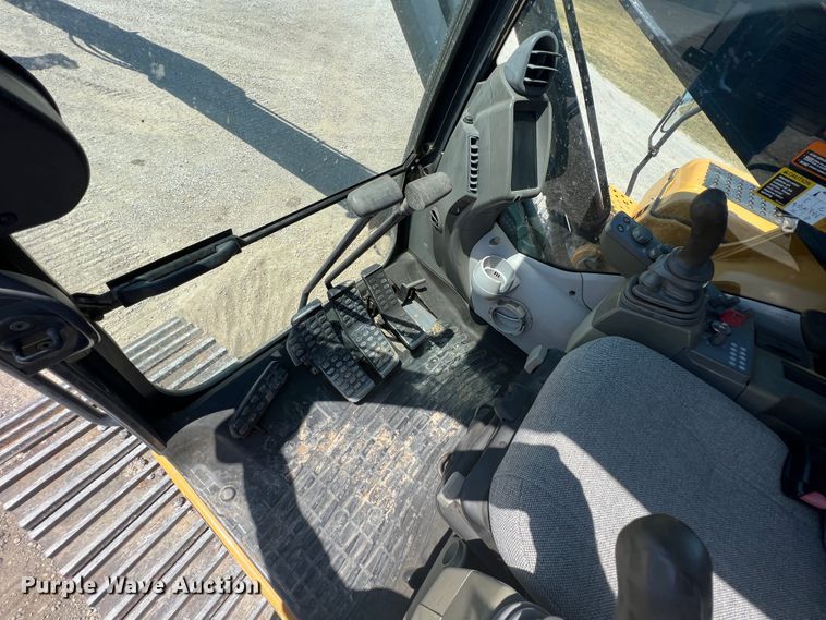 image for item JX9355 2011 John Deere 350G  excavator