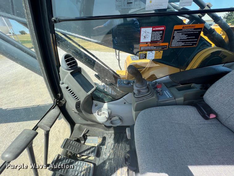 image for item JX9355 2011 John Deere 350G  excavator