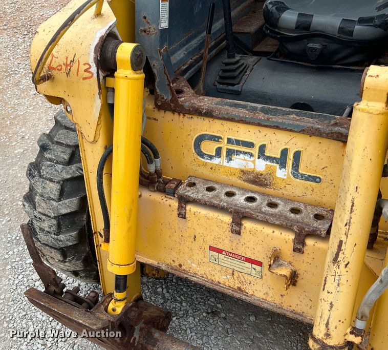 image for item JX9405 2006 Gehl 5640  skid steer loader