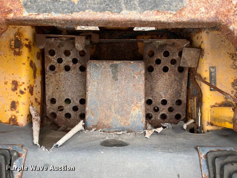 image for item JX9405 2006 Gehl 5640  skid steer loader