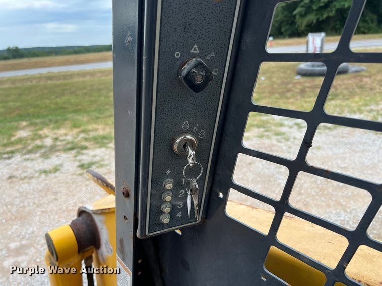 image for item JX9405 2006 Gehl 5640  skid steer loader